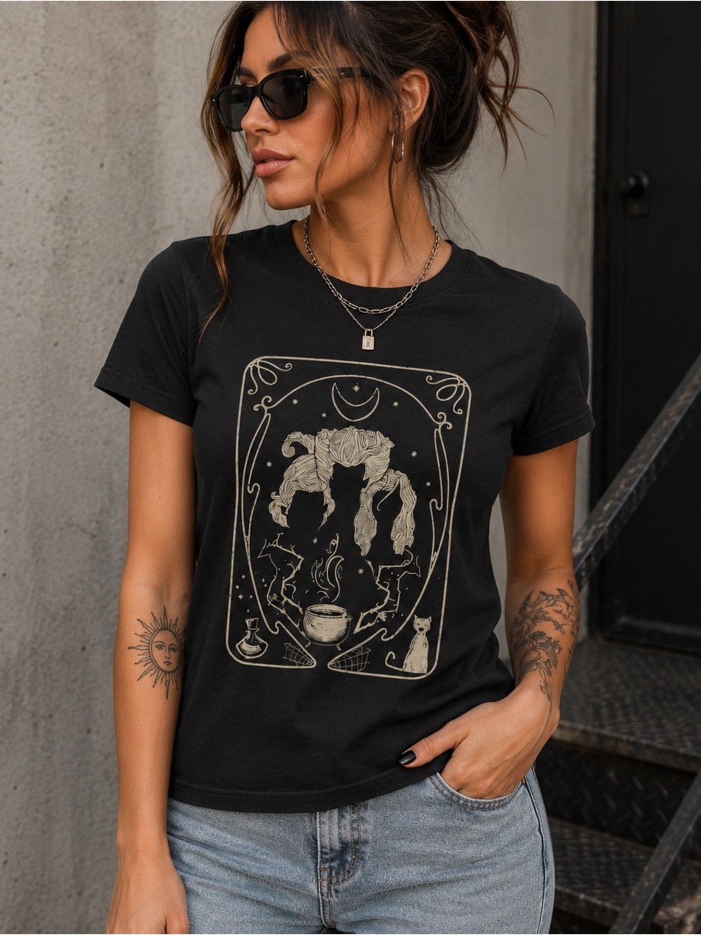 NEW DISNEY ITS JUST A BUNCH OF HOCUS POCUS MOVIE T-SHIRT CAULDRON CAT HALLOWEEN